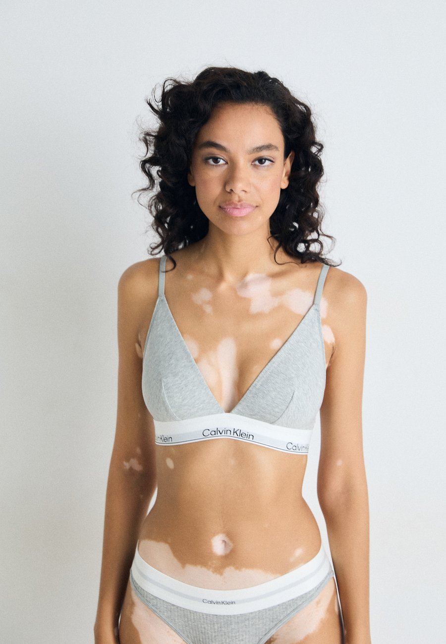 Бюстгальтер Calvin Klein Underwear UNLINED ICON, Grey Heather/Light Grey
Бюстгальтер Calvin Klein Underwear UNLINED ICON, Grey Heather/Light Grey