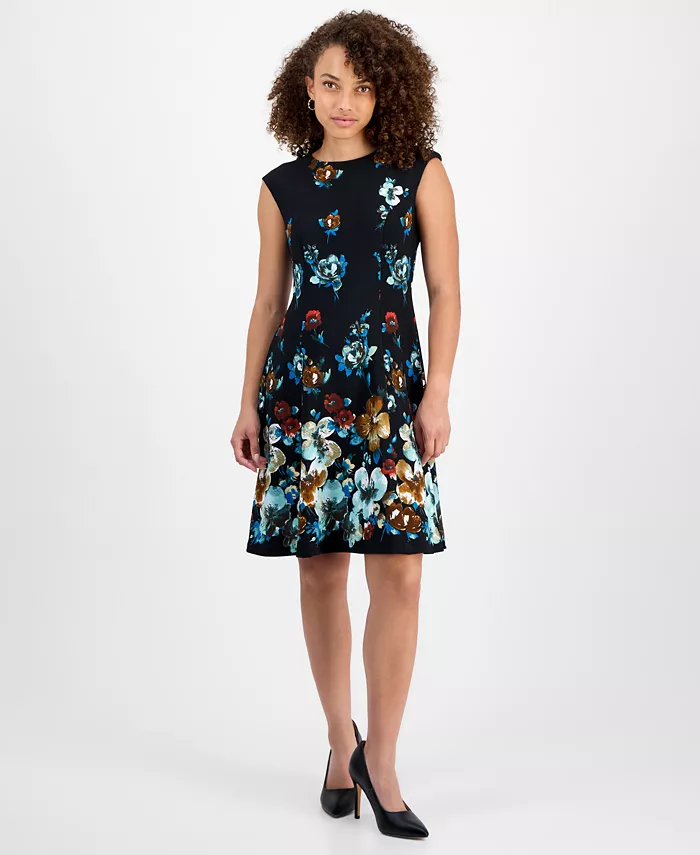 Миниатюрное платье-футляр без рукавов с цветочным принтом Connected, мультиколор
Миниатюрное платье-футляр без рукавов с цветочным принтом Connected, мультиколор