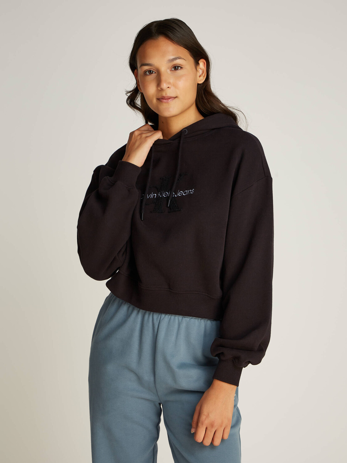 Толстовка CALVIN KLEIN JEANS CHENILLE Cropped Fit, черный
Толстовка CALVIN KLEIN JEANS CHENILLE Cropped Fit, черный