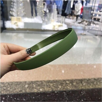 Круглая термощетка-хамелеон 32 мм, черная, стандартная Bifull
Круглая термощетка-хамелеон 32 мм, черная, стандартная Bifull