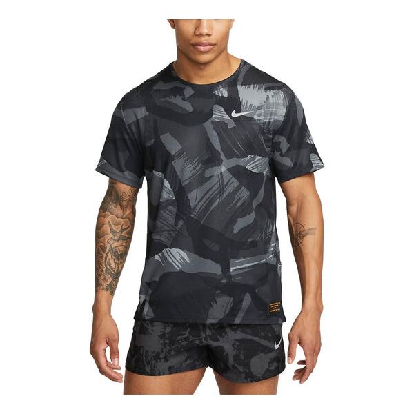 Футболка Nike Dri-Fit Miler Camouflage Running T-Shirt 'Black Grey', черный
Футболка Nike Dri-Fit Miler Camouflage Running T-Shirt 'Black Grey', черный