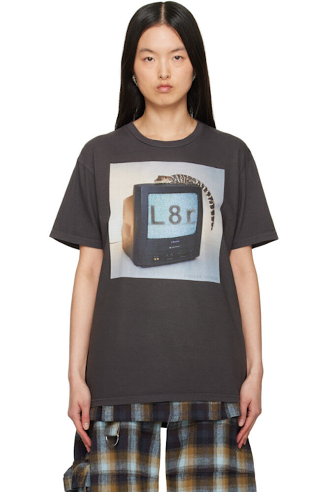 Серая футболка с графическим принтом «L8r» Collina Strada
Серая футболка с графическим принтом «L8r» Collina Strada