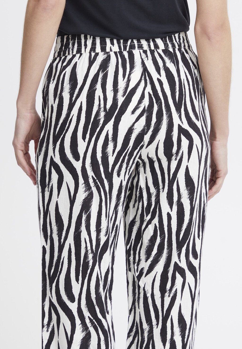 Брюки Byfalakka b.young, черный анималистический микс
Брюки Byfalakka b.young, черный анималистический микс