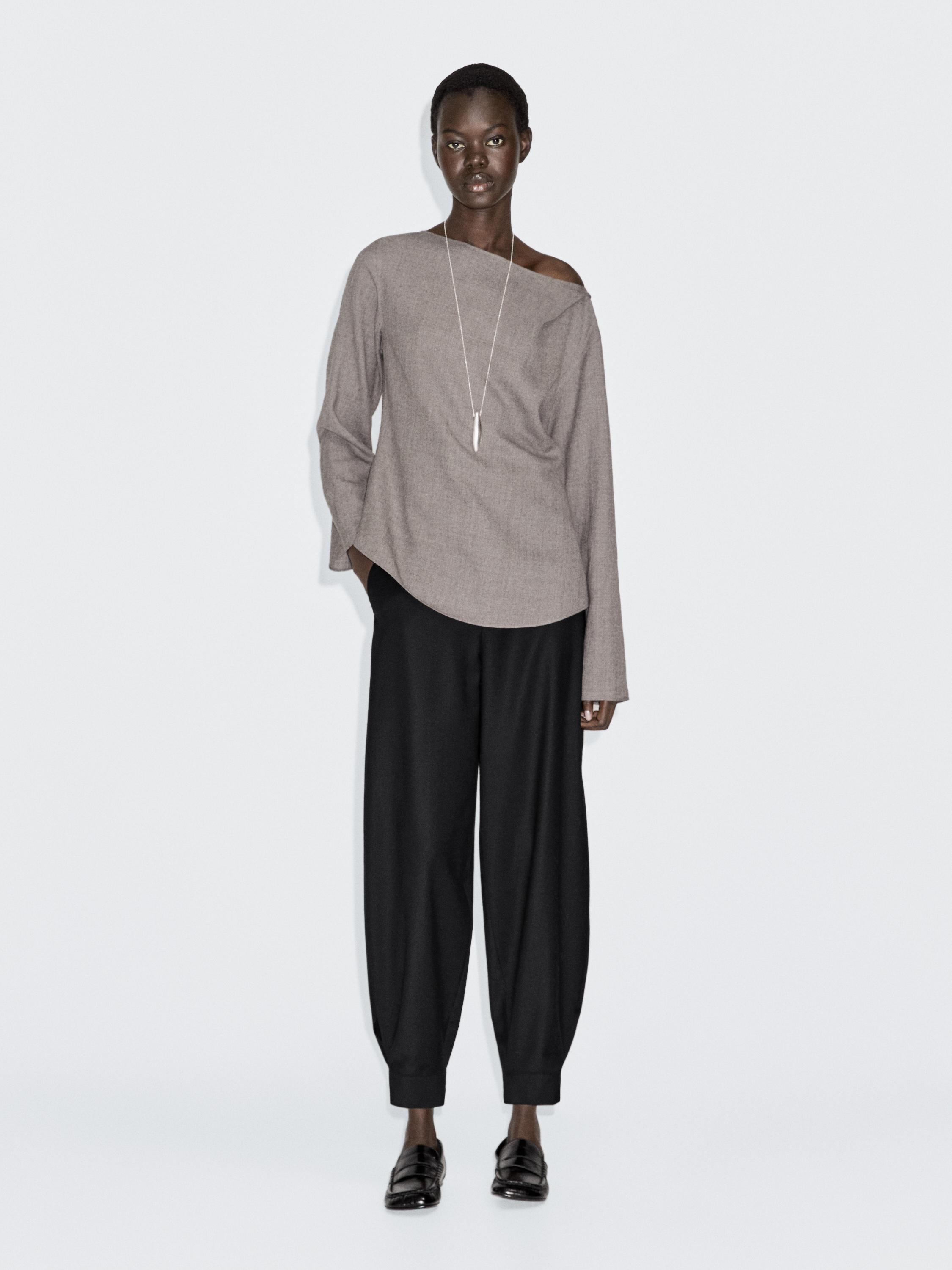 Блузка с фетровой текстурой и вырезом-лодочкой Massimo Dutti, Mole Brown
Блузка с фетровой текстурой и вырезом-лодочкой Massimo Dutti, Mole Brown