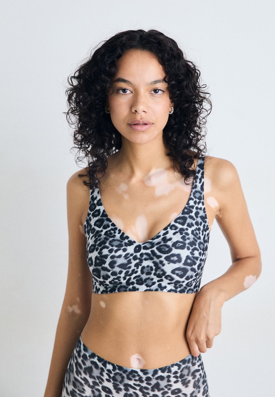 Бюстгальтер Chantelle WIREFREE BRA, Grey
Бюстгальтер Chantelle WIREFREE BRA, Grey