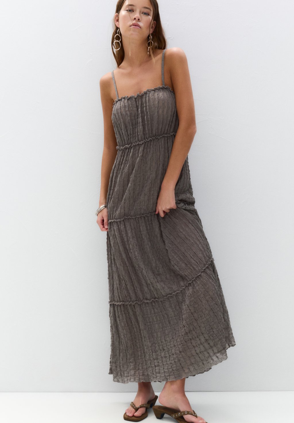 Повседневное платье CREASED - MIDI PULL&BEAR, серый
Повседневное платье CREASED - MIDI PULL&BEAR, серый