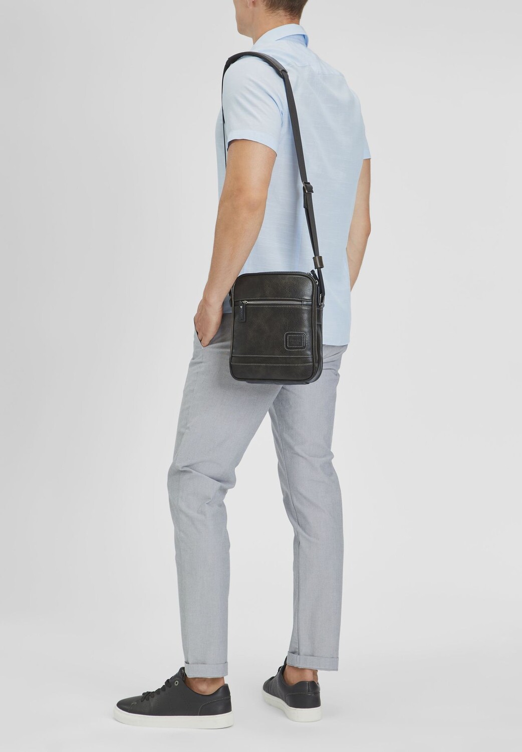 Деловая сумка Breakers, кожа, тиснение логотипа, переднее отделение, мужская PICARD, цвет Graphit
Деловая сумка Breakers, кожа, тиснение логотипа, переднее отделение, мужская PICARD, цвет Graphit