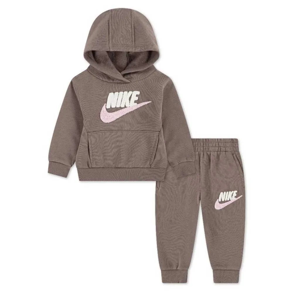 Комплект Nike Club Chenille, коричневый
Комплект Nike Club Chenille, коричневый