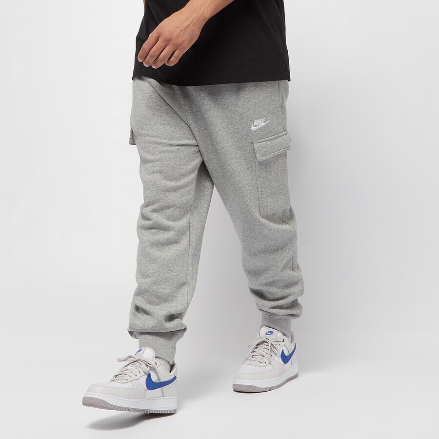 Спортивная одежда Клубные флисовые брюки-карго NIKE, цвет dark grey heather/matte silver/whit 
Спортивная одежда Клубные флисовые брюки-карго NIKE, цвет dark grey heather/matte silver/whit