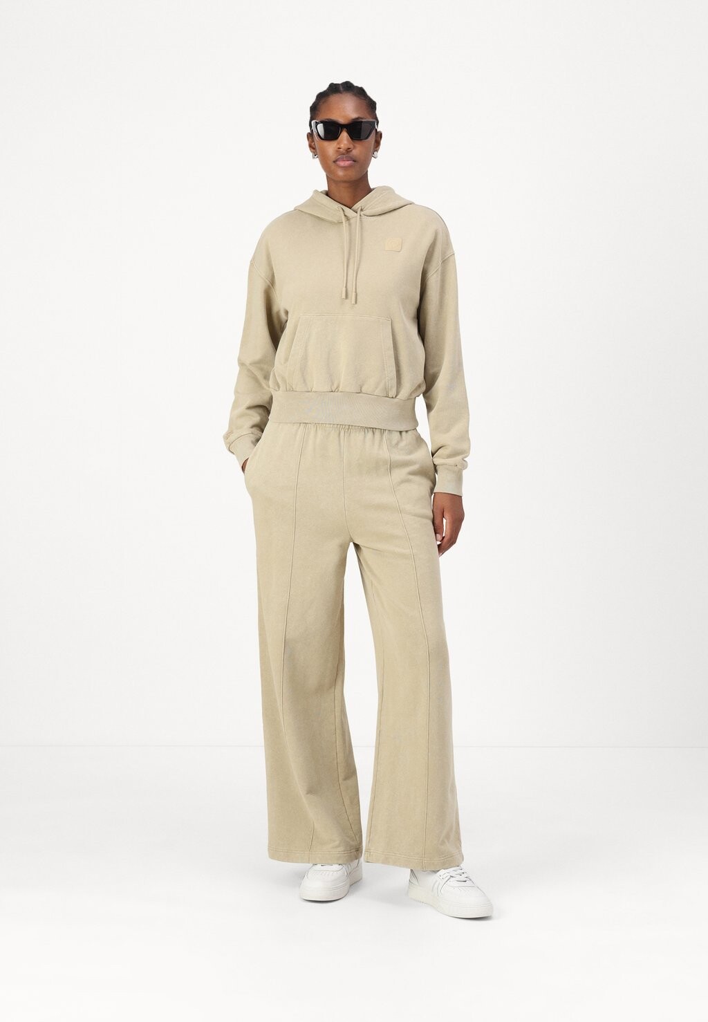 Спортивные брюки Lacoste, бежевый
Спортивные брюки Lacoste, бежевый