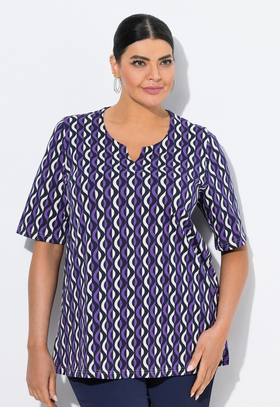 Футболка Ulla Popken SPLIT NECK TEE, Amethist/Purple, Фиолетовый, Футболка Ulla Popken SPLIT NECK TEE, Amethist/Purple
Футболка Ulla Popken SPLIT NECK TEE, Amethist/Purple, Фиолетовый, Футболка Ulla Popken SPLIT NECK TEE, Amethist/Purple