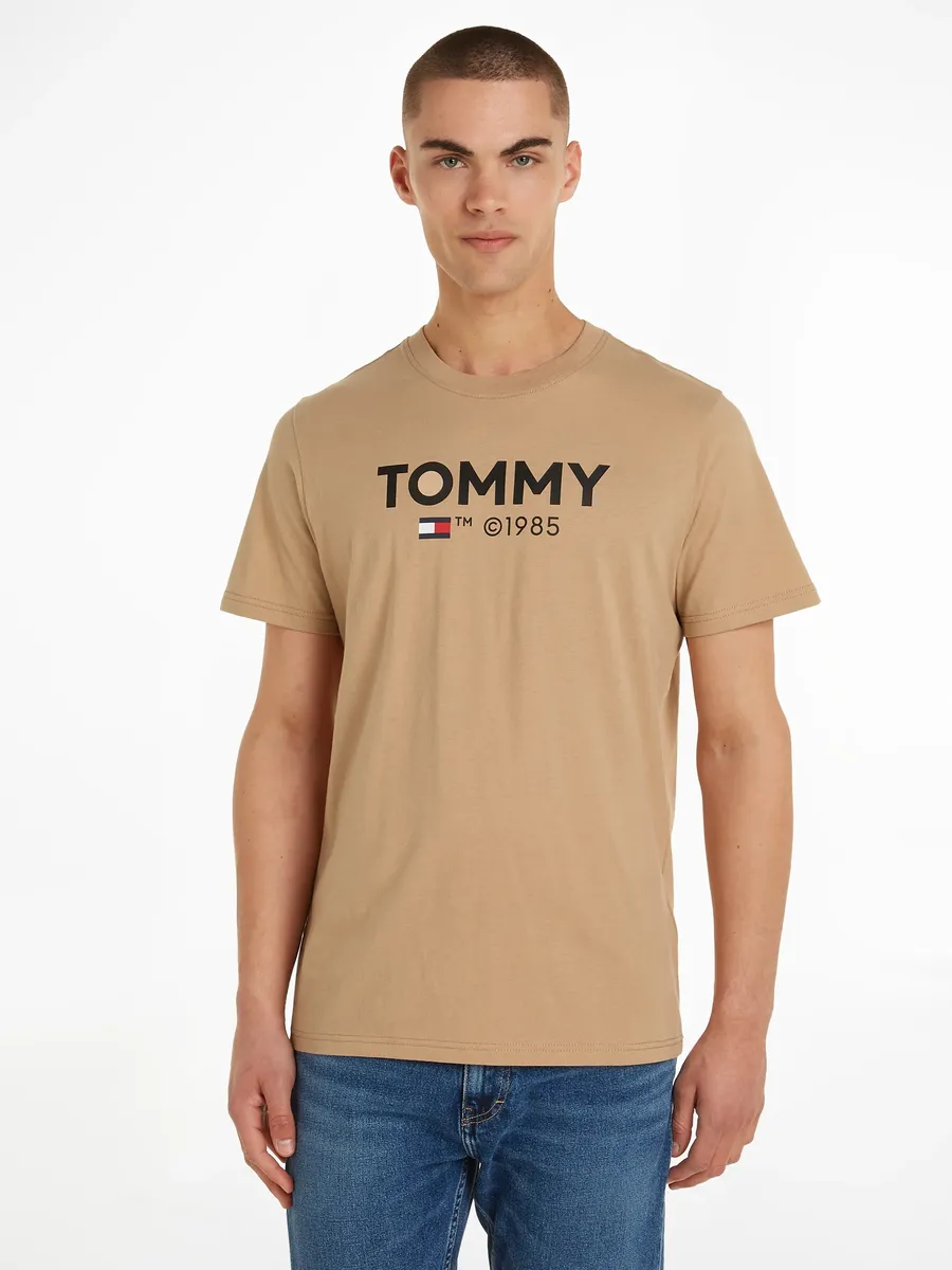 Футболка Tommy Jeans "TJM SLIM ESSENTIAL TOMMY TEE" с большим принтом Tommy на груди, коричневый
Футболка Tommy Jeans "TJM SLIM ESSENTIAL TOMMY TEE" с большим принтом Tommy на груди, коричневый