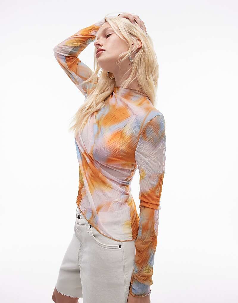 Topshop – Топ с длинными рукавами и оборками в яркий абстрактный цветочный узор
Topshop – Топ с длинными рукавами и оборками в яркий абстрактный цветочный узор