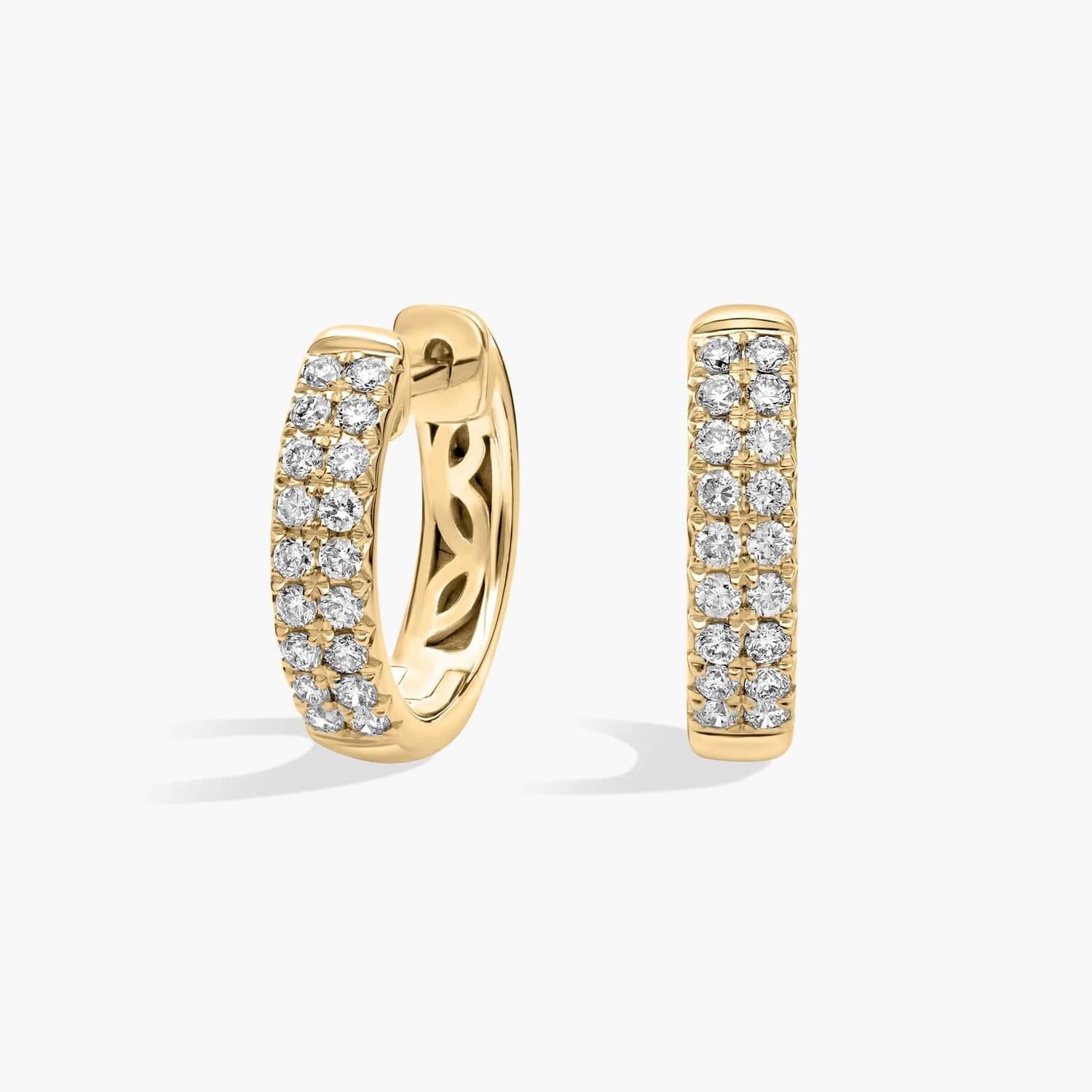 Миниатюрные двухрядные серьги-кольца Huggie Hoop с бриллиантами из 14-каратного желтого золота (1/3 карата) Blue Nile
Миниатюрные двухрядные серьги-кольца Huggie Hoop с бриллиантами из 14-каратного желтого золота (1/3 карата) Blue Nile