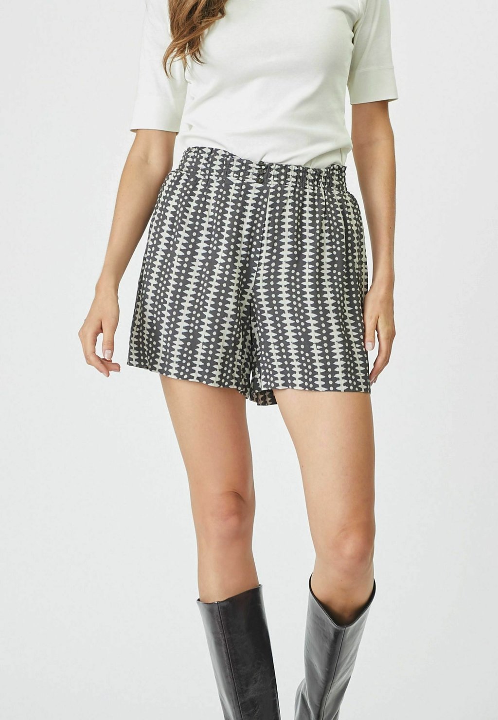 Шорты CayaCC Co'couture, серый
Шорты CayaCC Co'couture, серый