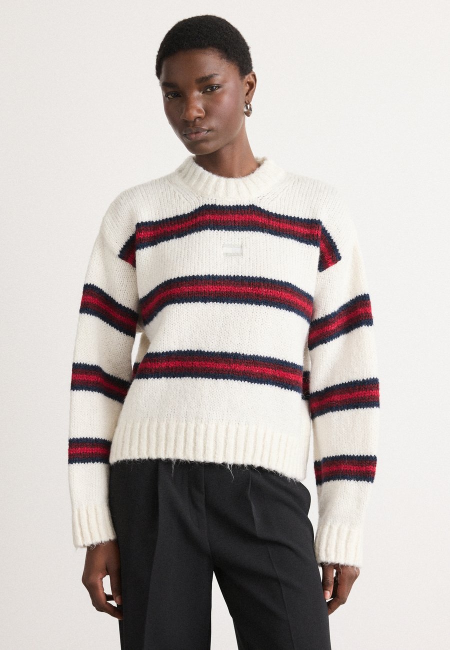 Джемпер Tommy Jeans FLUFFY, Ancient White/Off-White
Джемпер Tommy Jeans FLUFFY, Ancient White/Off-White