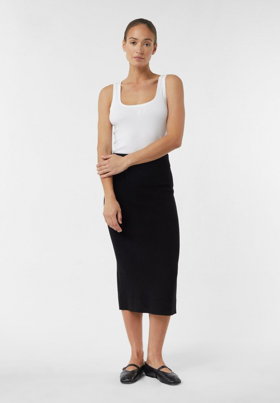 Юбка comma casual identity TAILLIERTER AUS MIT BIESEN, Schwarz/Black
Юбка comma casual identity TAILLIERTER AUS MIT BIESEN, Schwarz/Black