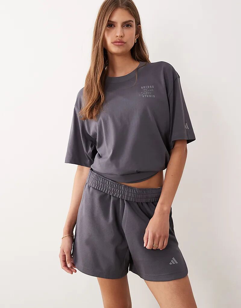 Футболка Adidas Performance Three Stripes Studios сланцево-синего цвета
Футболка Adidas Performance Three Stripes Studios сланцево-синего цвета