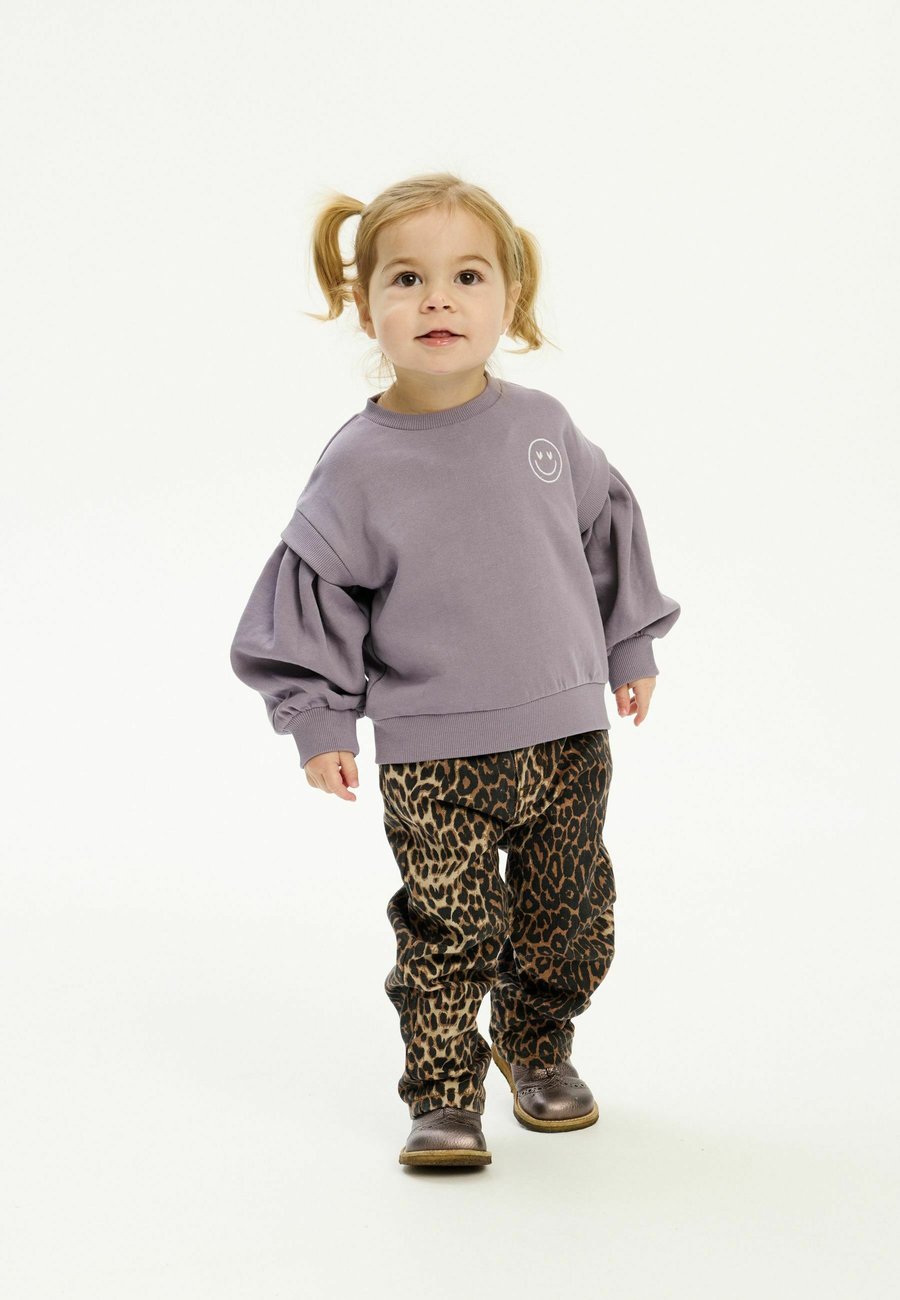 Толстовка The New Siblings Sweatshirt, Gray Ridge/Purple
Толстовка The New Siblings Sweatshirt, Gray Ridge/Purple