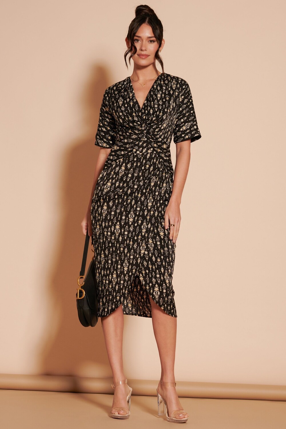 Платье миди с узором-тюльпаном и перекрученной передней частью Jolie Moi, черный
Платье миди с узором-тюльпаном и перекрученной передней частью Jolie Moi, черный