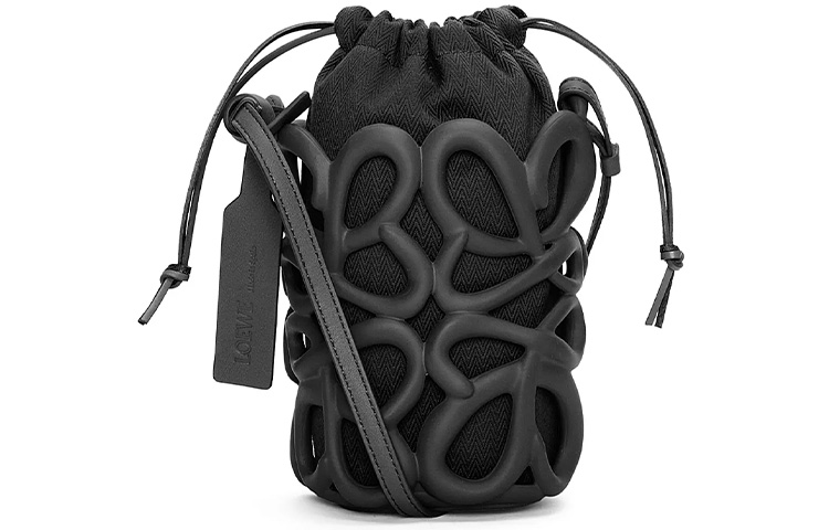 LOEWE Облегченная ведерка из пенопласта и резины через плечо кроссбоди женская черная 
LOEWE Облегченная ведерка из пенопласта и резины через плечо кроссбоди женская черная