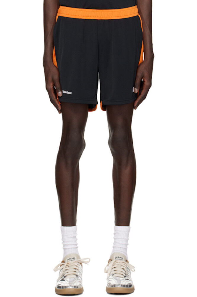 Черные и оранжевые шорты для домашней формы Wales Bonner
Черные и оранжевые шорты для домашней формы Wales Bonner