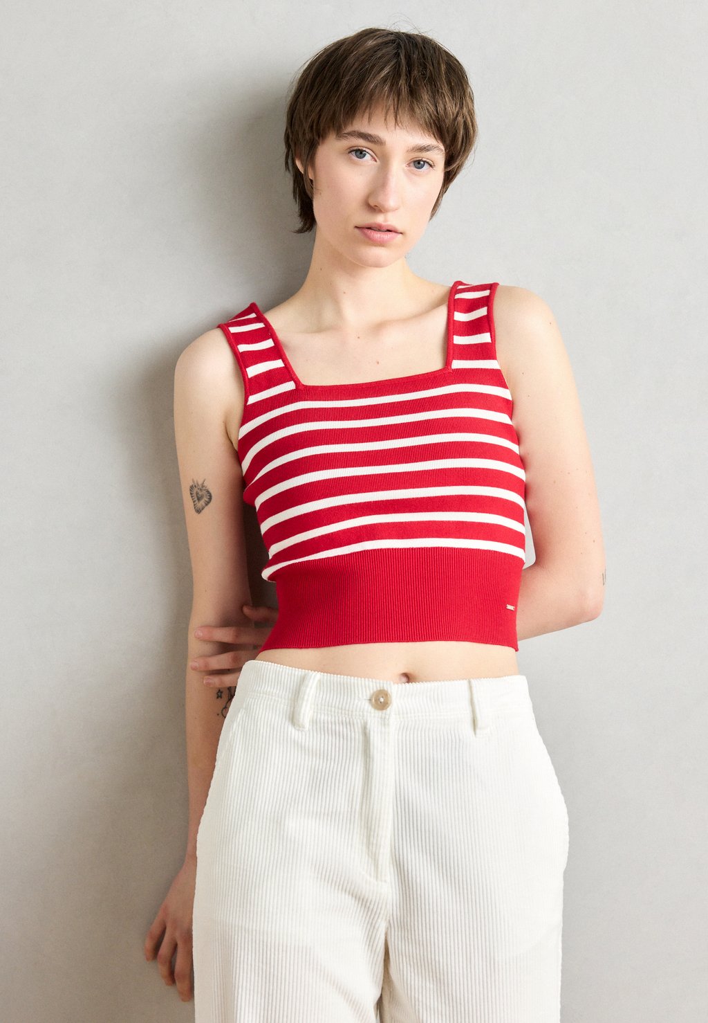 Топ Morgan, светло-красный
Топ Morgan, светло-красный