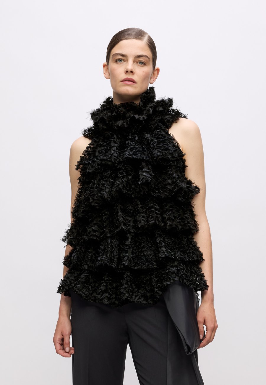 Топ KARL LAGERFELD KARL STUDIO RUFFLE MESH TOP, Black
Топ KARL LAGERFELD KARL STUDIO RUFFLE MESH TOP, Black