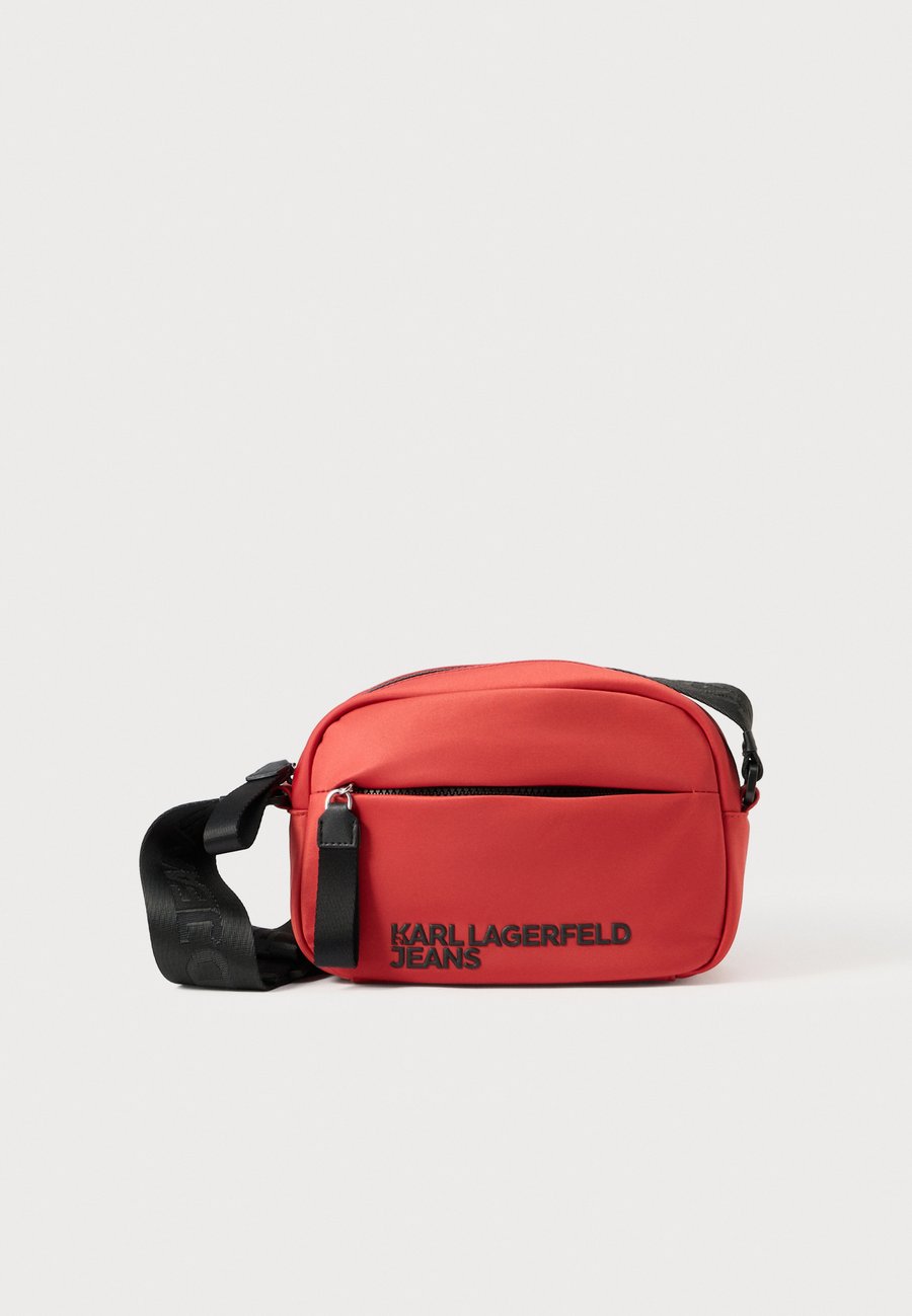 Сумка кросс-боди Karl Lagerfeld Jeans ESSENTIAL, Pompeian Red/Red
Сумка кросс-боди Karl Lagerfeld Jeans ESSENTIAL, Pompeian Red/Red
