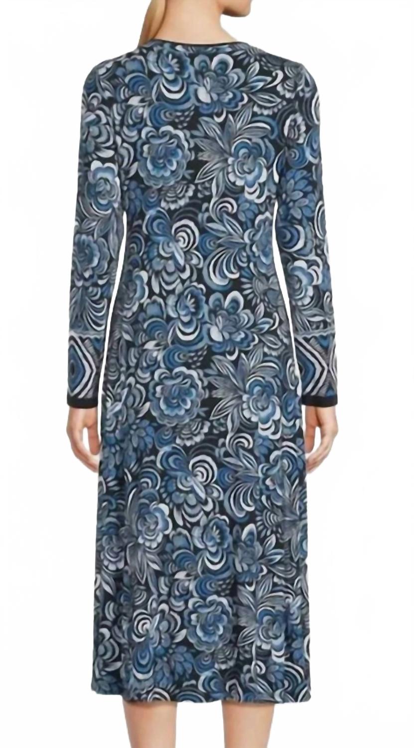 Джейн Фаворит Платье-трапеция из трикотажа в синем цвете Johnny Was
Джейн Фаворит Платье-трапеция из трикотажа в синем цвете Johnny Was