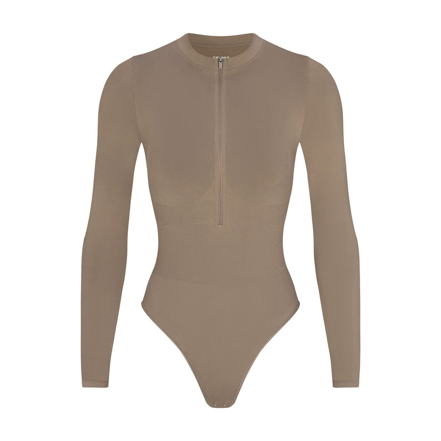 Боди с длинными рукавами и молнией спереди SKIMS Contour Nylon, цвет Truffle
Боди с длинными рукавами и молнией спереди SKIMS Contour Nylon, цвет Truffle