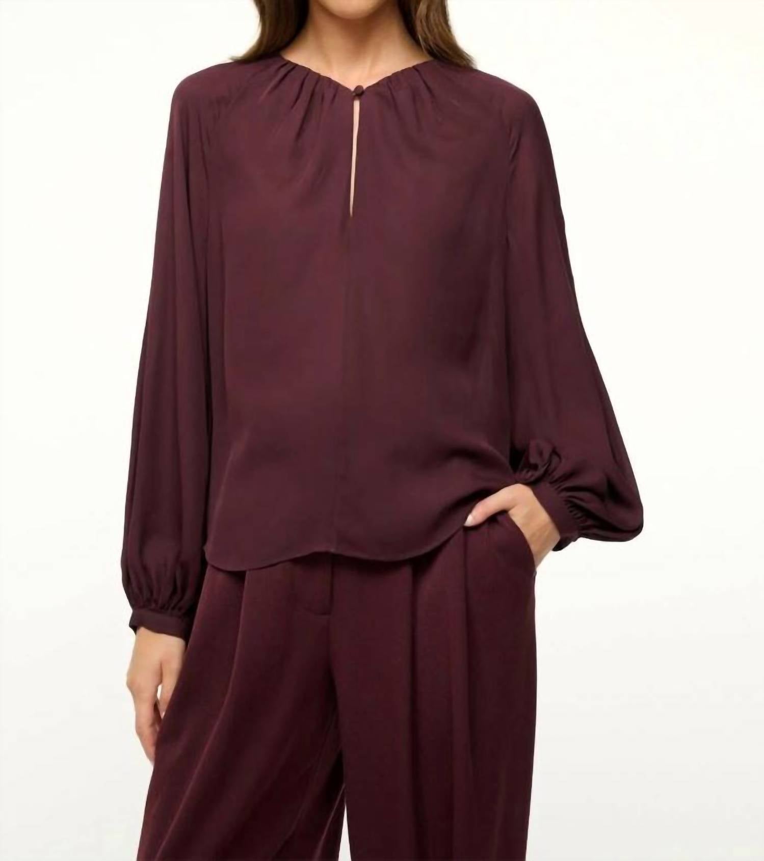 Фабиан Топ В Мерло STAUD, цвет merlot
Фабиан Топ В Мерло STAUD, цвет merlot