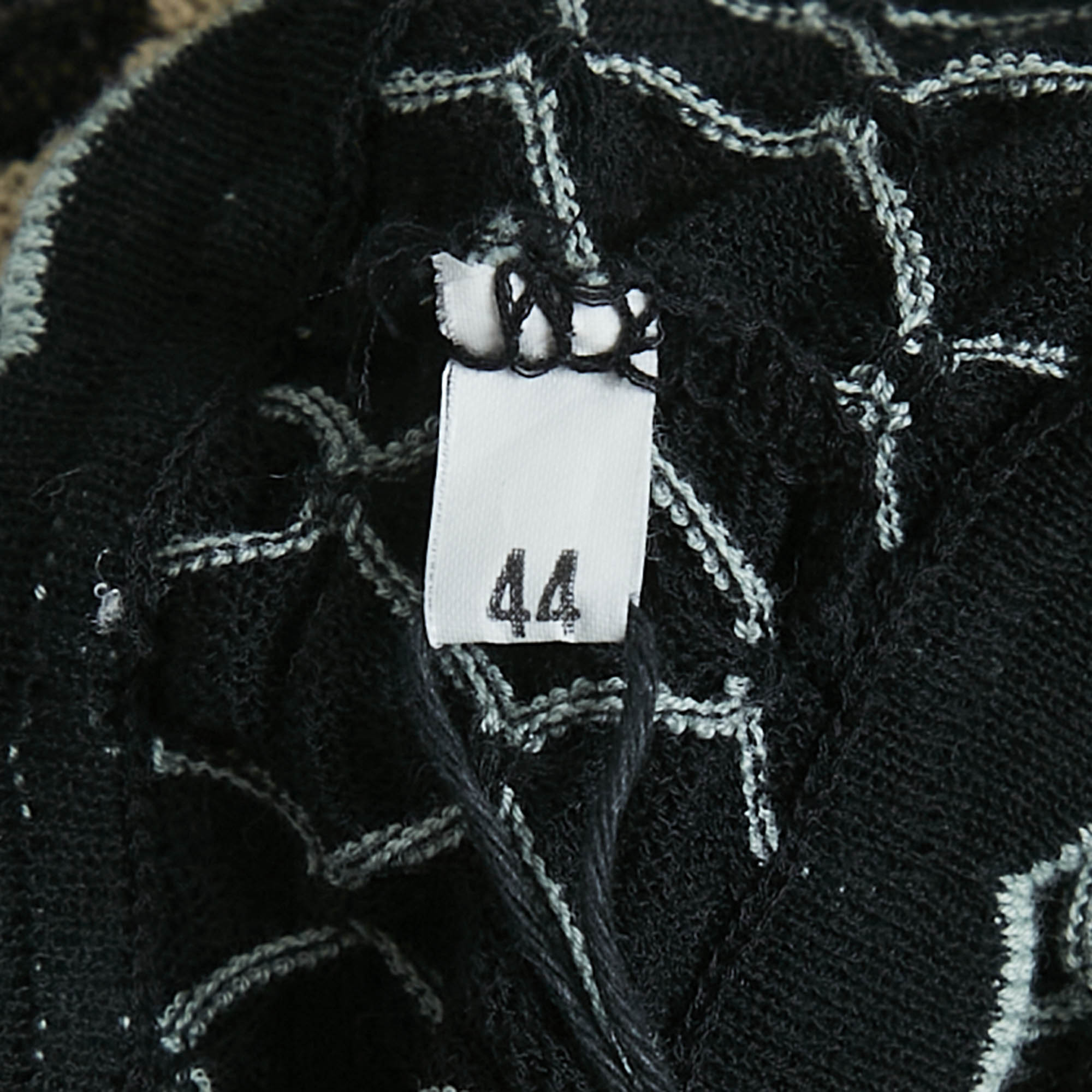 M Missoni Платье миди Missoni с глубоким вырезом, черно-синий узорчатый трикотаж
M Missoni Платье миди Missoni с глубоким вырезом, черно-синий узорчатый трикотаж