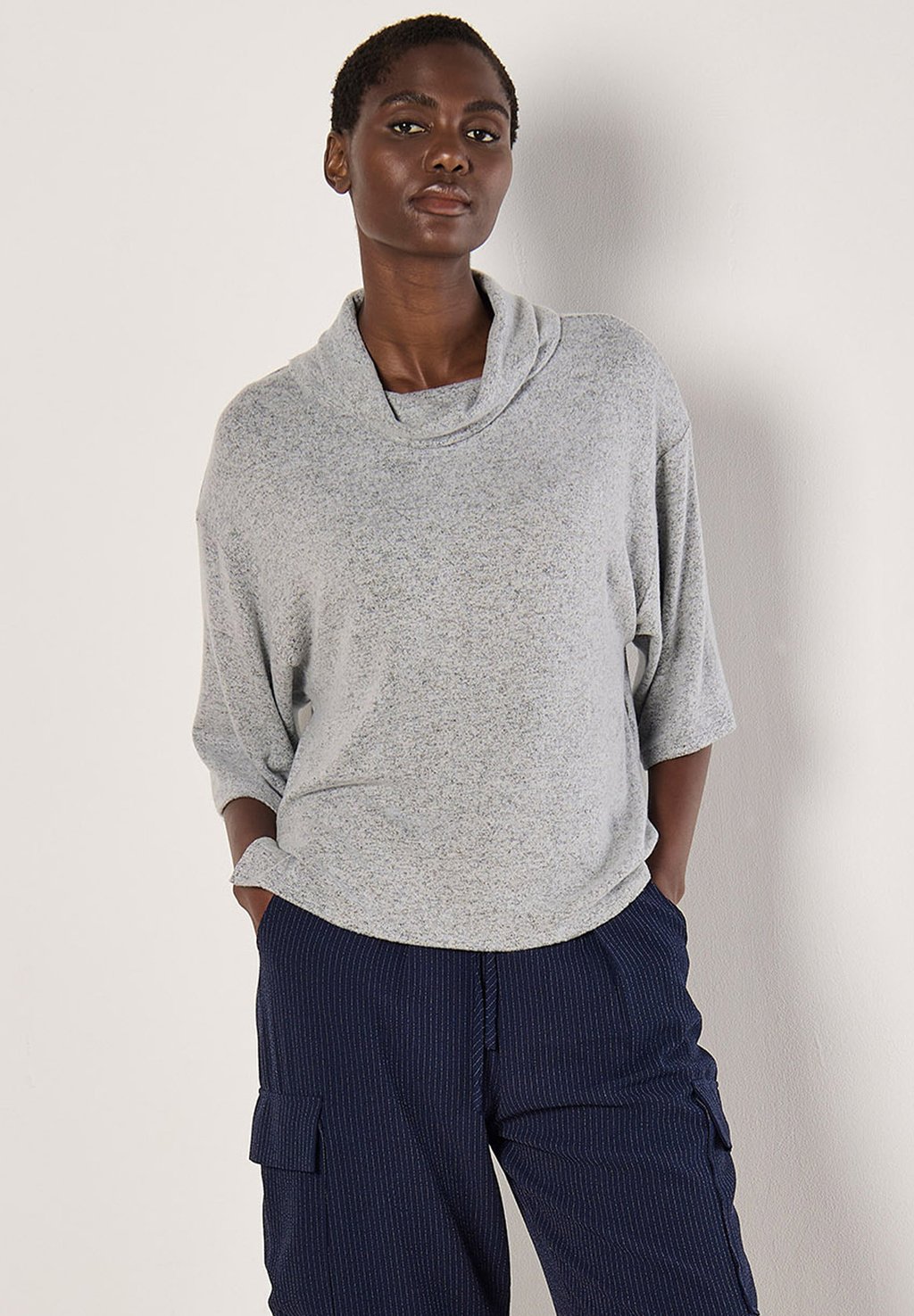 Джемпер COWL NECK Apricot, серый
Джемпер COWL NECK Apricot, серый