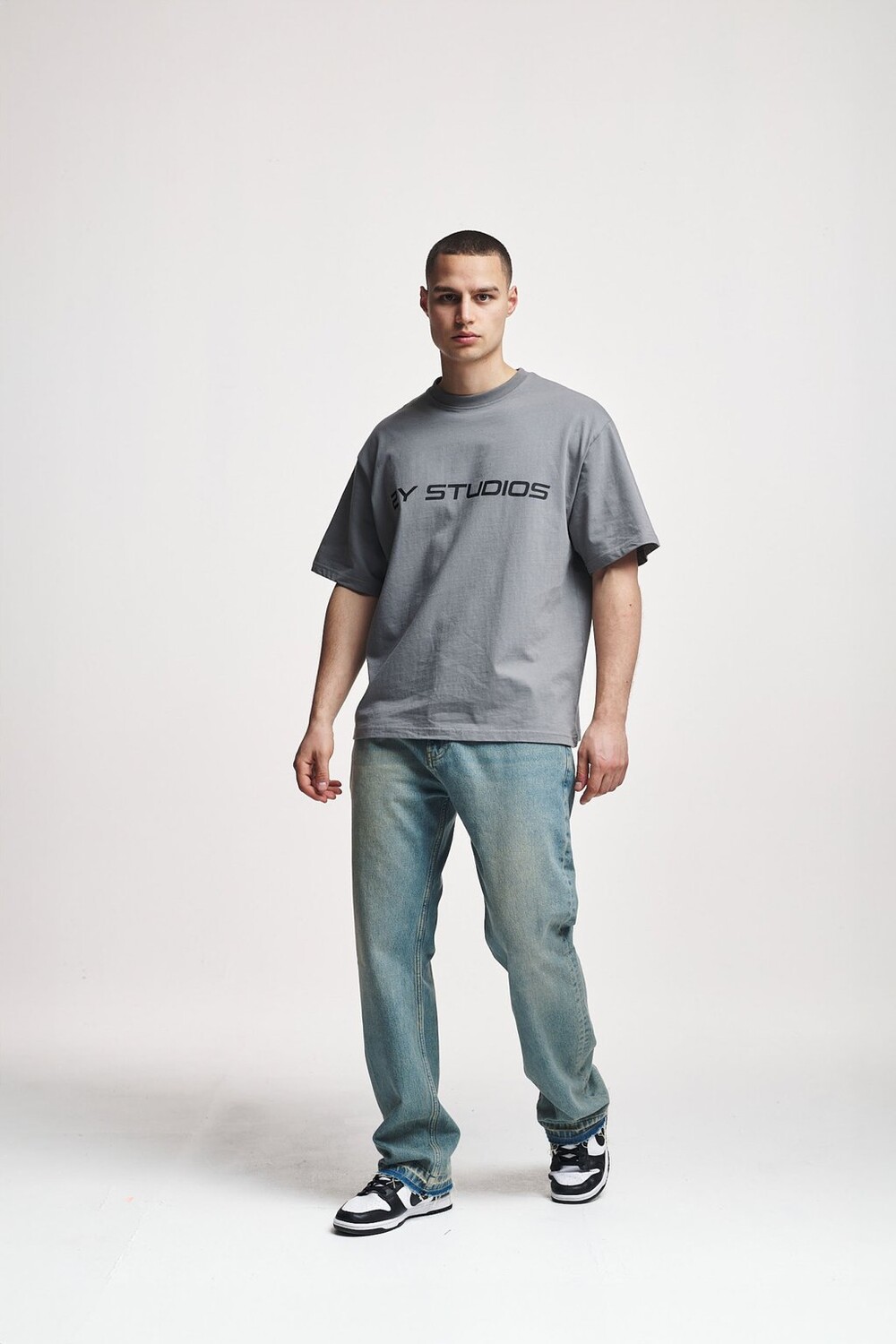 Джинсы свободного кроя ARUN OPEN HEM 2Y Studios, цвет vintage blue
Джинсы свободного кроя ARUN OPEN HEM 2Y Studios, цвет vintage blue