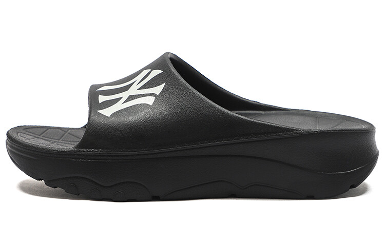 MLB Массивные шлепанцы-слайдеры унисекс
MLB Массивные шлепанцы-слайдеры унисекс