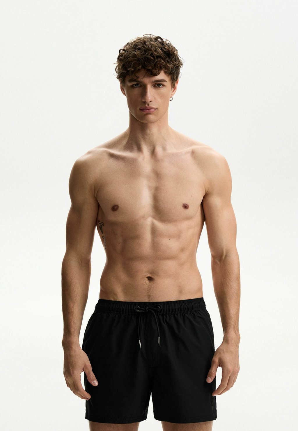 Шорты для плавания REGULAR FIT Bershka, черный
Шорты для плавания REGULAR FIT Bershka, черный