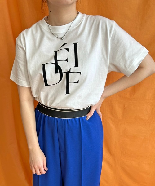 Футболка с бархатным логотипом DEFI LHELBIE, белый
Футболка с бархатным логотипом DEFI LHELBIE, белый