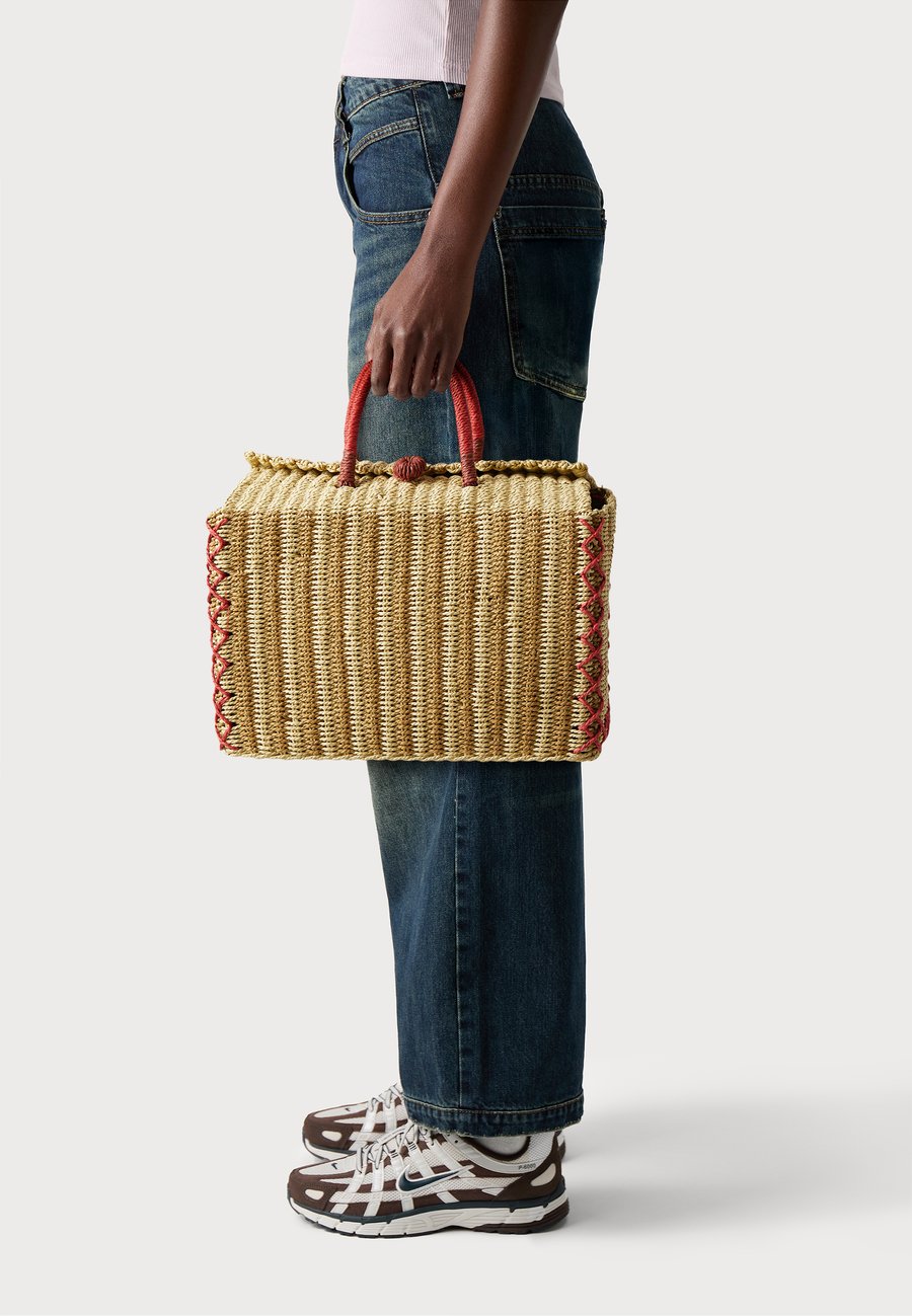Сумка PARFOIS TOTE BAG, Beige
Сумка PARFOIS TOTE BAG, Beige