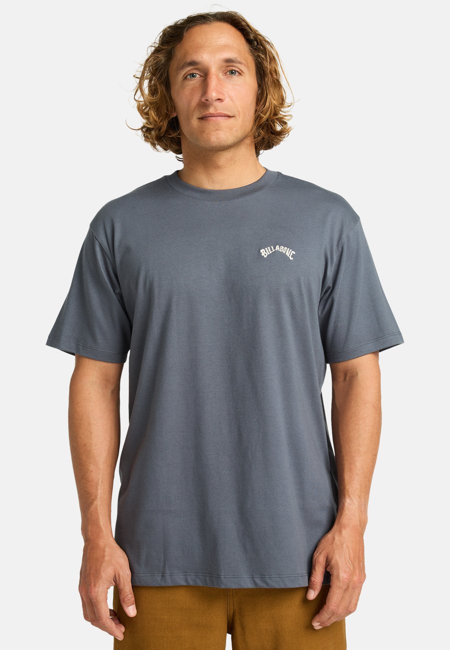 Футболка Billabong ARCH CREW SS, Krq/Black, Черный, Футболка Billabong ARCH CREW SS, Krq/Black
Футболка Billabong ARCH CREW SS, Krq/Black, Черный, Футболка Billabong ARCH CREW SS, Krq/Black