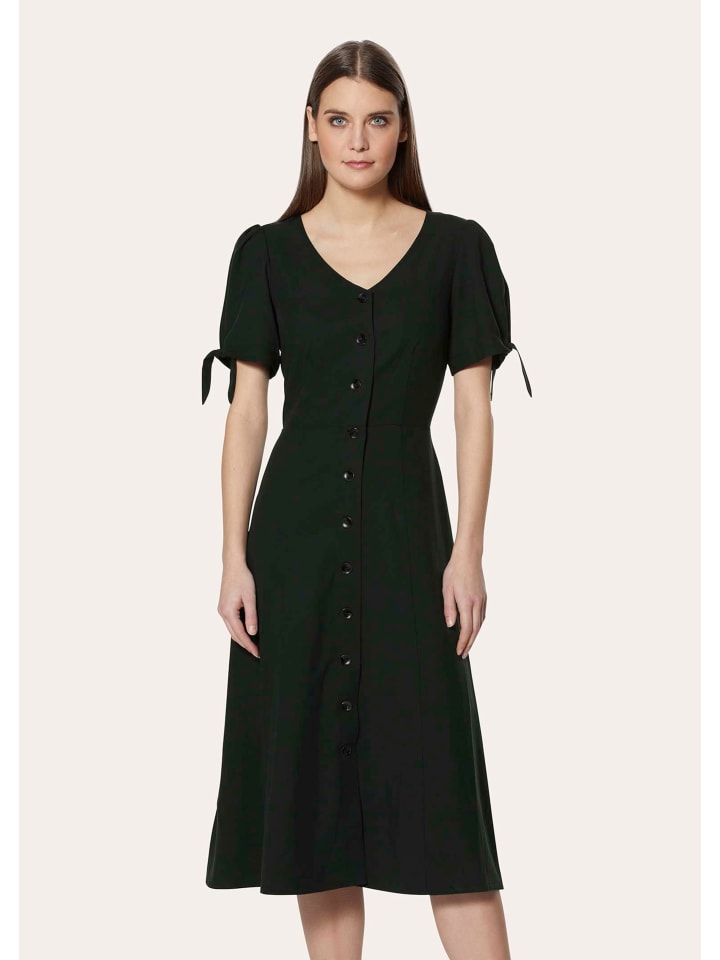 MADELEINE Платье из вискозы с V-образным вырезом и короткими рукавами, черного цвета
MADELEINE Платье из вискозы с V-образным вырезом и короткими рукавами, черного цвета