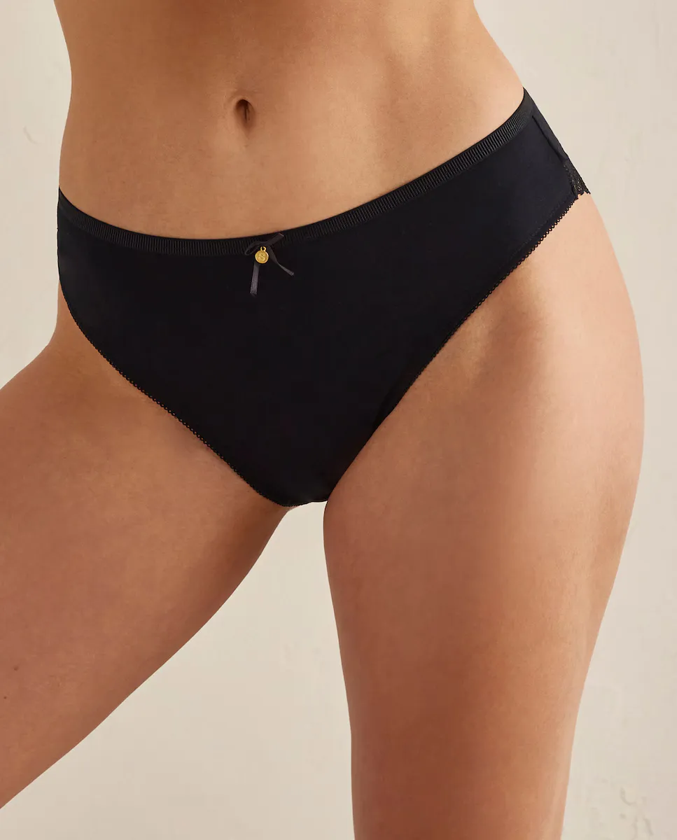 Набор из 2 трусиков-бикини из хлопка и кружева Selmark, мультиколор
Набор из 2 трусиков-бикини из хлопка и кружева Selmark, мультиколор