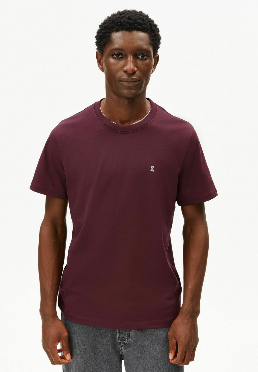 Футболка ARMEDANGELS LAARON, Dark Cranberry/Berry
Футболка ARMEDANGELS LAARON, Dark Cranberry/Berry