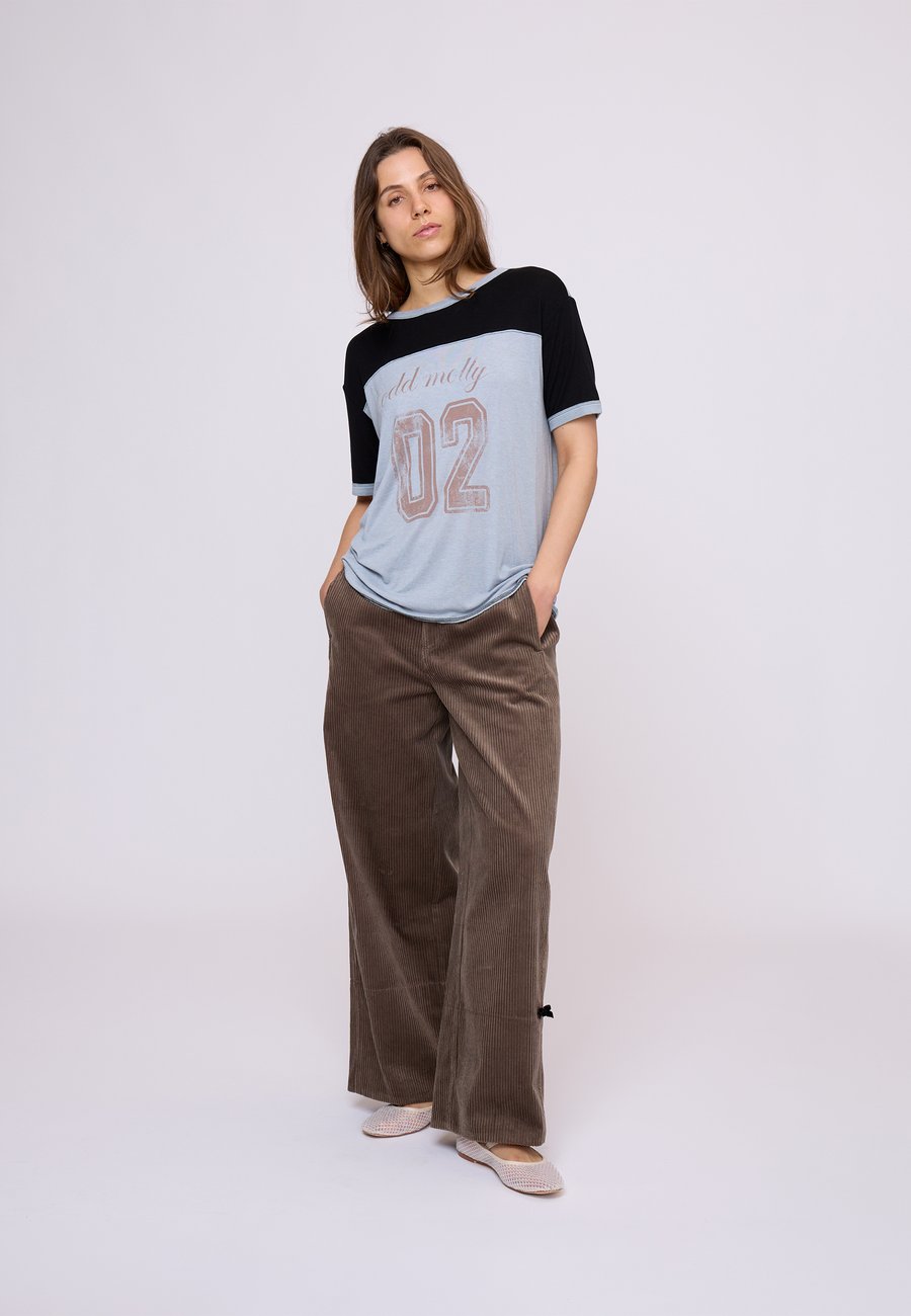 Футболка Odd Molly GAMZE, Pearl Blue/Blue, Белый, Футболка Odd Molly GAMZE, Pearl Blue/Blue
Футболка Odd Molly GAMZE, Pearl Blue/Blue, Белый, Футболка Odd Molly GAMZE, Pearl Blue/Blue