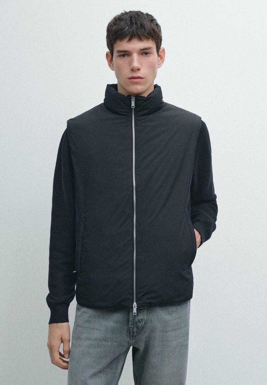 Куртка Massimo Dutti WATER-REPELLENT ULTRA LIGHTWEIGHT GILET, Dark Blue
Куртка Massimo Dutti WATER-REPELLENT ULTRA LIGHTWEIGHT GILET, Dark Blue