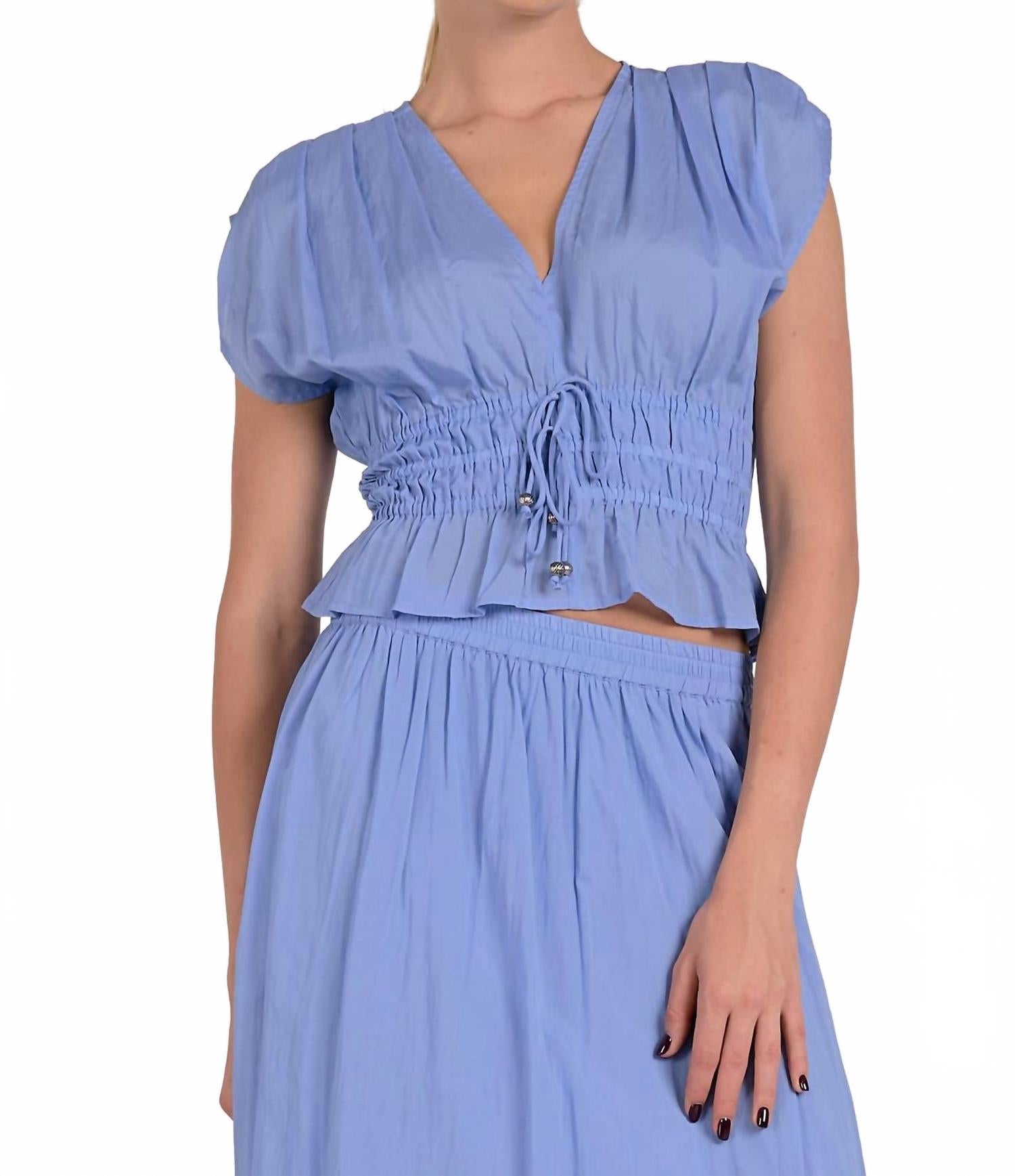 Синий топ с V-вырезом и рюшами ELAN
Синий топ с V-вырезом и рюшами ELAN