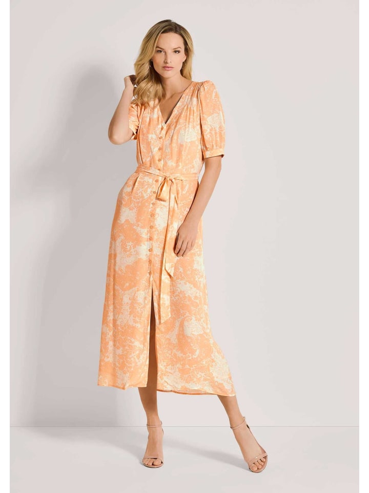 MADELEINE Летнее платье на пуговицах с цветочным принтом персиково-белого цвета
MADELEINE Летнее платье на пуговицах с цветочным принтом персиково-белого цвета