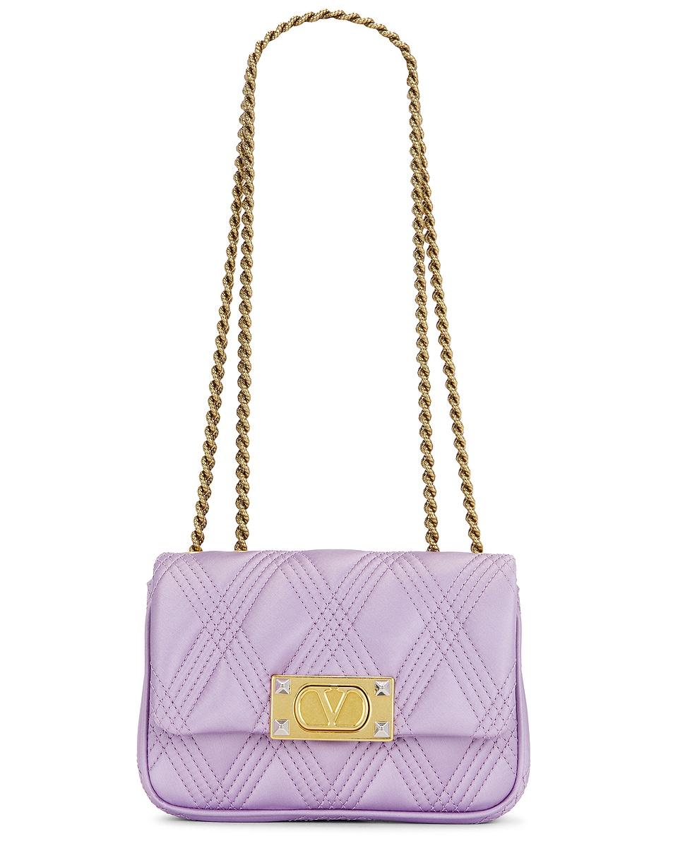 Quiltie 67 Small Сумка через плечо Valentino Garavani, Pale Iris
Quiltie 67 Small Сумка через плечо Valentino Garavani, Pale Iris