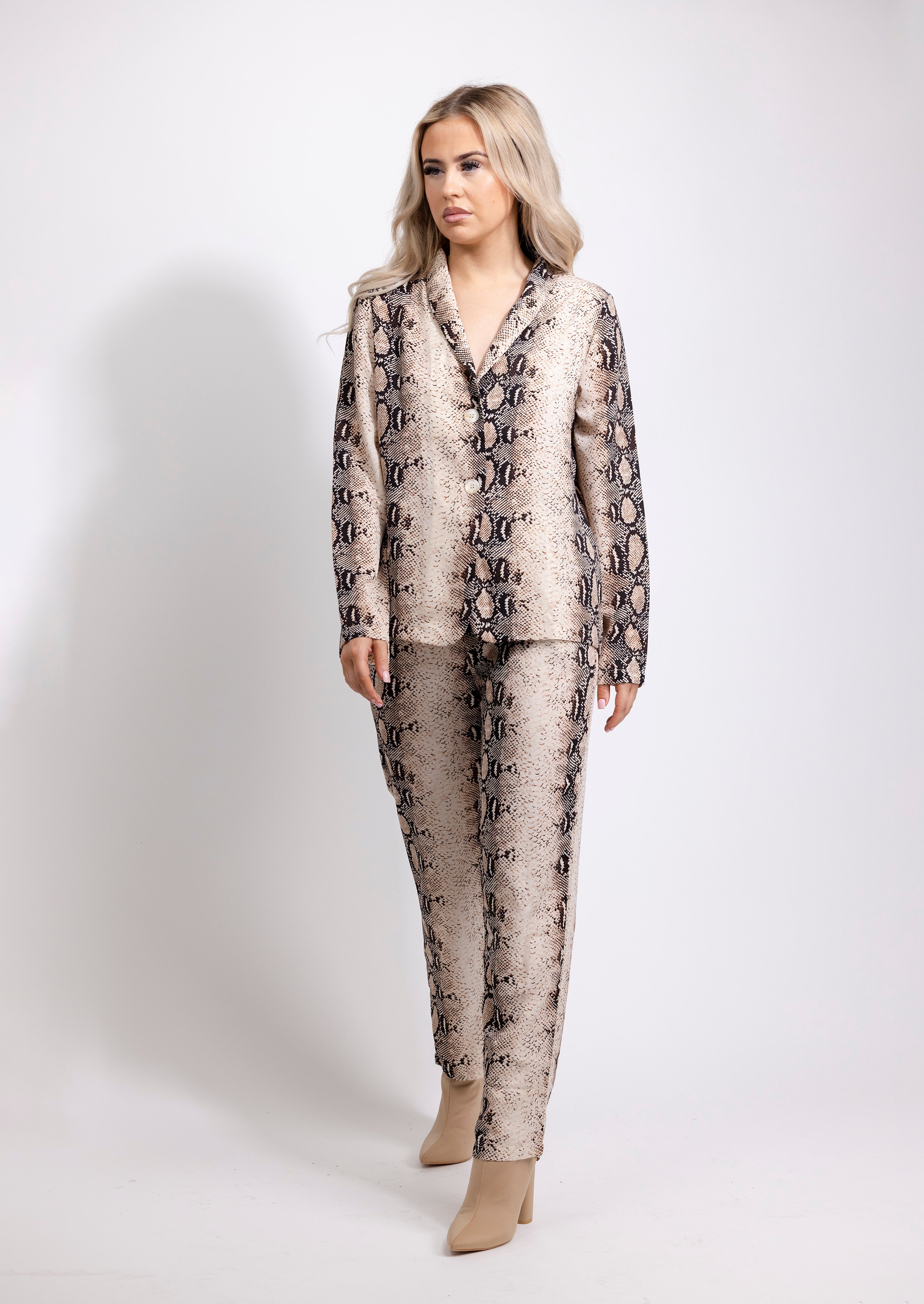 Комплект из двух предметов BeReal Belle Co-Ord, коричневый
Комплект из двух предметов BeReal Belle Co-Ord, коричневый