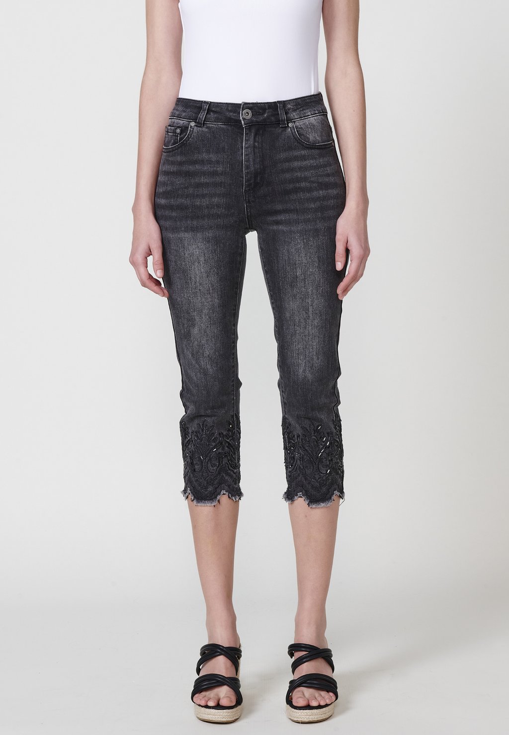 Джинсовые шорты CAPRI Koroshi, черный
Джинсовые шорты CAPRI Koroshi, черный